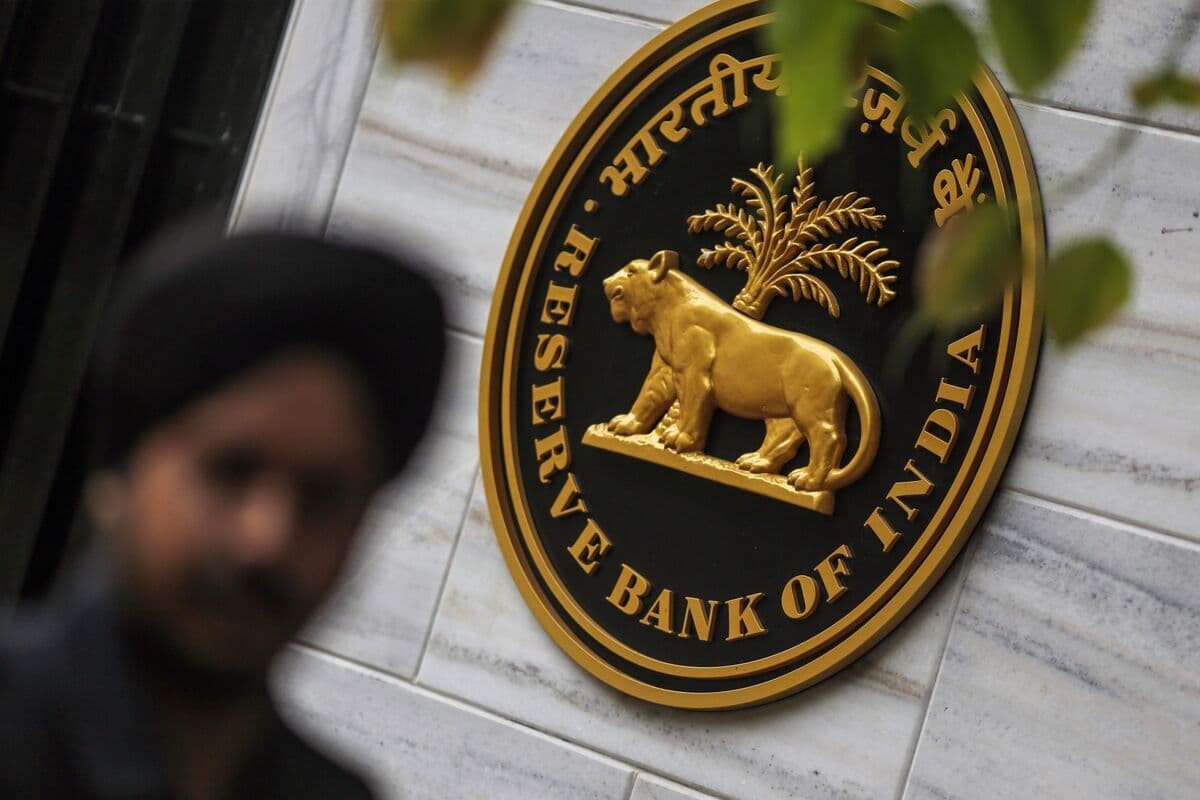 India’s central bank keeps key rate on hold with rupee in focus - The Star