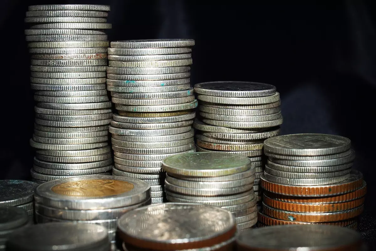 DLF Ltd holds key chart levels, shares track Indian real estate peers - Ad-hoc-news.de