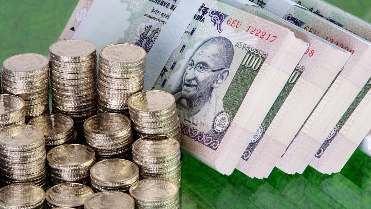 HDFC Bank vs ICICI Bank FD rates: Which bank offers better returns in 2026? - Business Today