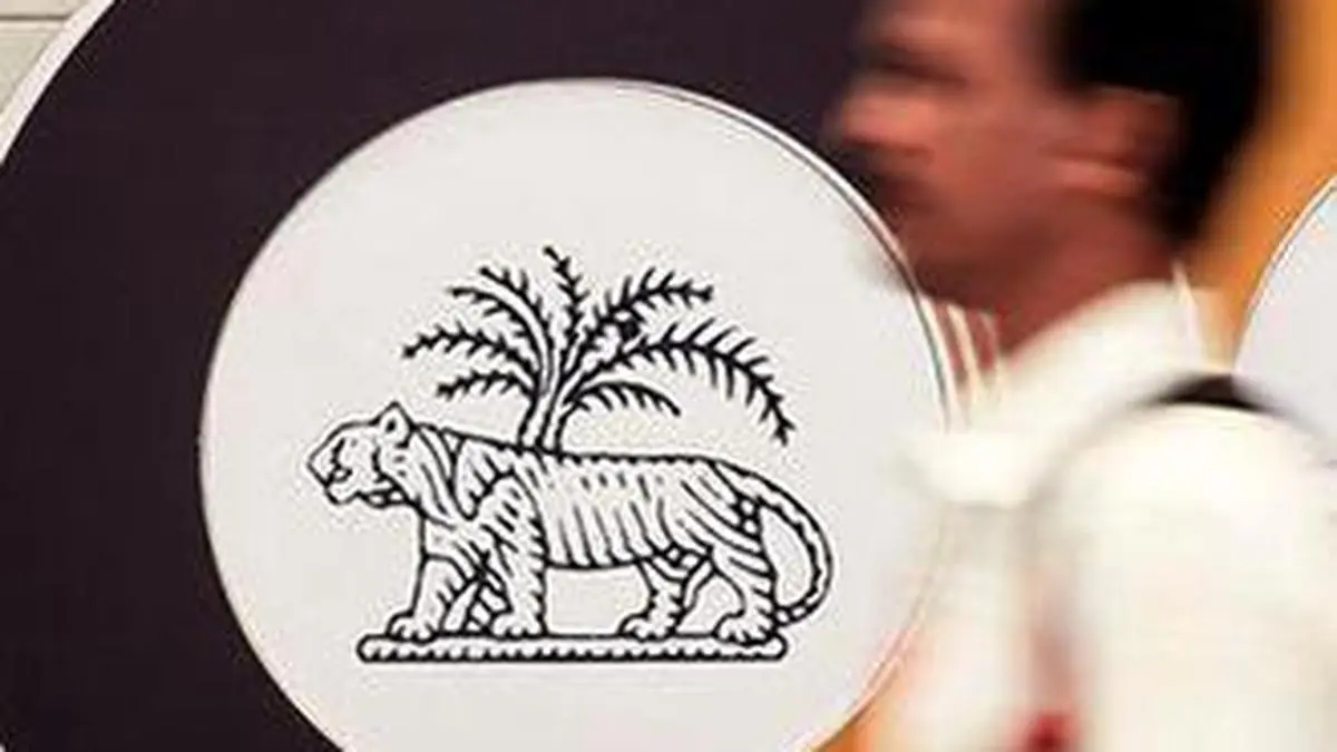 RBI permits domestic banks to extend credit against foreign currency deposits abroad - BusinessLine