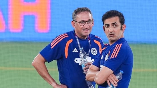 Mumbai real estate: Ajit Agarkar sells apartment in Bandra West for ₹4 crore | Real Estate News